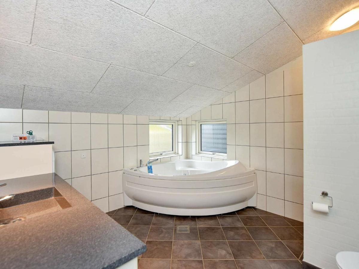 Luxurious Holiday Home In Hovborg With A Scenic View Exteriör bild